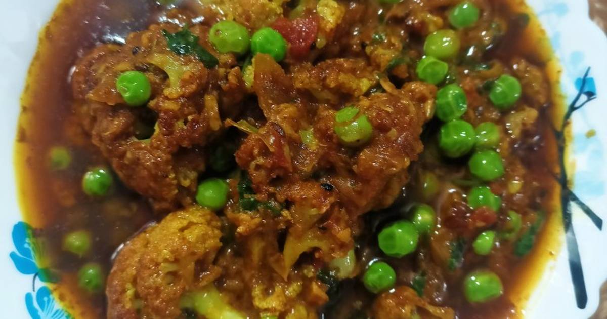 Cauliflower green peas curry Recipe by Basna Bidisha Bal Cookpad