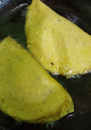 Una foto de Empanadas de plátano, verde rellenas con carne de res