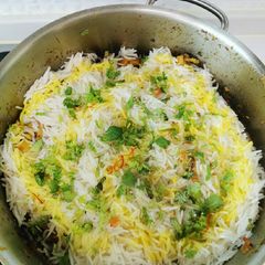 A picture of Saffron Dum chicken Briyani.