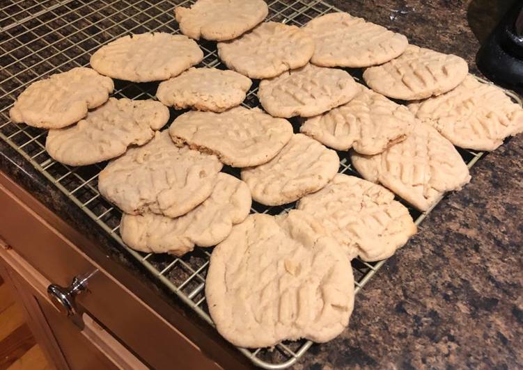 Simple Way to Make Any-night-of-the-week The most amazing moist peanut butter cookies!