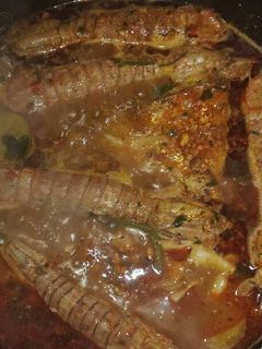 Una foto de All i pebre de congrio, calamar y galeras