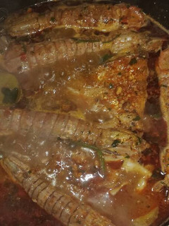 Una foto de All i pebre de congrio, calamar y galeras