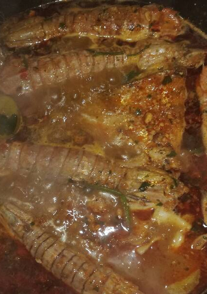 Una foto de All i pebre de congrio, calamar y galeras