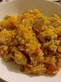 Una foto de Arroz amarillo estilo paella