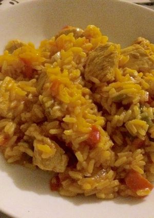 Una foto de Arroz amarillo estilo paella