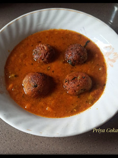 A picture of Paneer Kofta dipped in Red Gravy.
