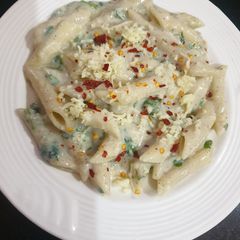 A picture of Spinach sauce pasta.