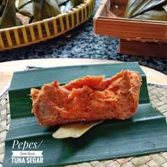 A picture of Pepes/Tum Ikan Tuna Segar.