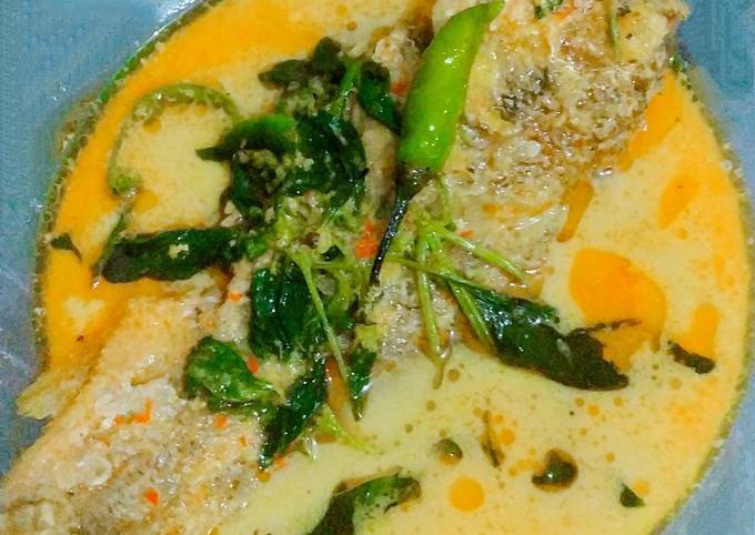 Gulai ikan ekor kuning ala-ala Rika