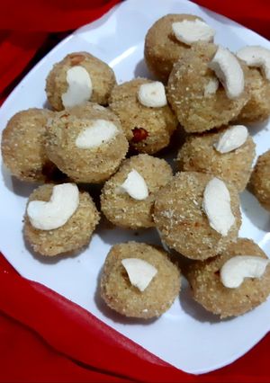 बेसन के चूरमे के लड्डू(besan laddu churma recipe in hindi)) रेसिपी मुख्य फोटो