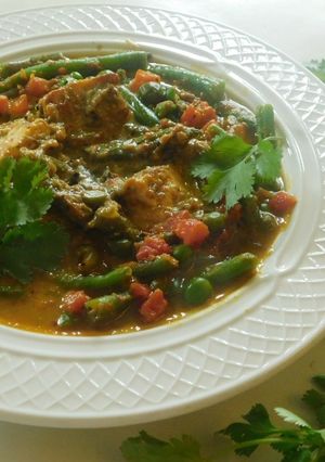 A picture of Veggie masala curry with paneer (Kadai Paneer).