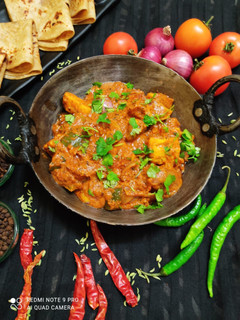 कड़ाई पनीर (kadai paneer recipe in Hindi) रेसिपी मुख्य फोटो