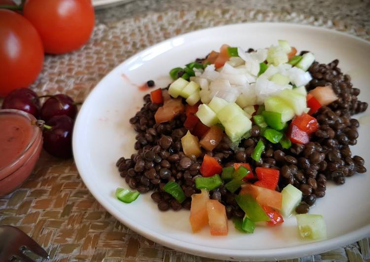 Ensalada de Lentejas aliñada con Gazpacho de Cerezas