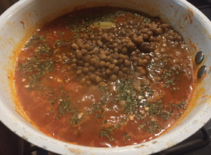 Una foto de Guiso de lentejas vegetariano