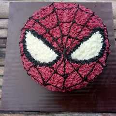 รูปของ Kue ulang tahun karakter spiderman  base red velvet cake