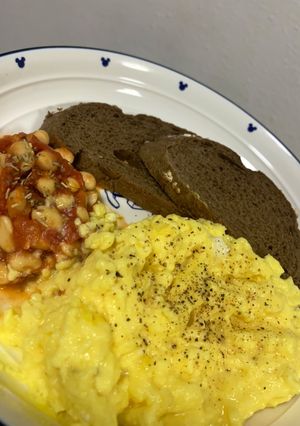 滑蛋、蕃茄豆All day breakfast 的食譜成品照片