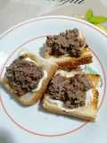 Crostini con patè di fegatini di pollo