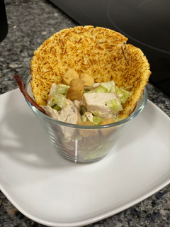 Una foto de Ensalada César con parmesano