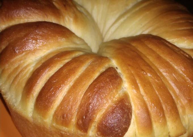 Wool roll bread