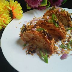 A picture of Deconstructed Bhelpuri Sandwich.