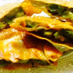 Peas stuffed papad envolep A picture of Peas stuffed papad envolep.