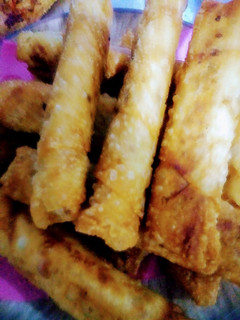A picture of Chicken spring rolls.