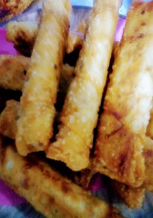 A picture of Chicken spring rolls.