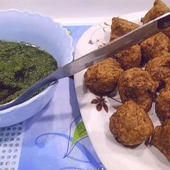 A picture of Moong Dal Vada/ Pakoda.