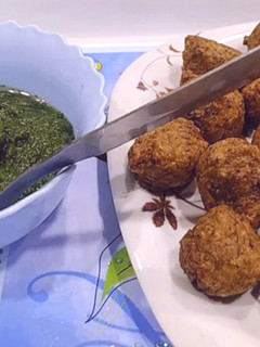 A picture of Moong Dal Vada/ Pakoda.