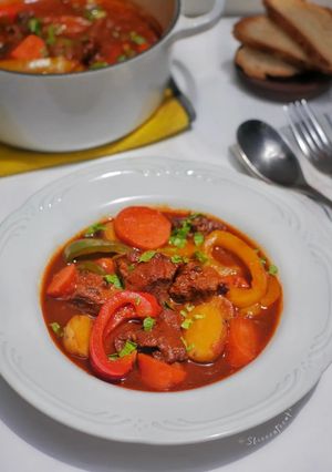 Foto resep Goulash Soup - Hungarian Beef Stew