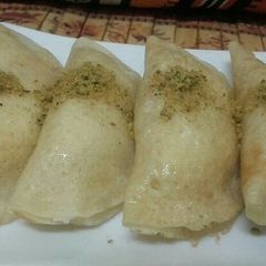 A picture of Qatayef.