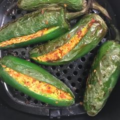 A picture of Stuffed peppers in Airfryer.