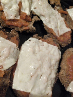 Una foto de Milanesa napolitana a mí manera con puré de papas