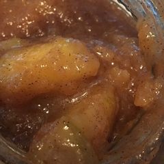 A picture of Applesauce with cinnamon.