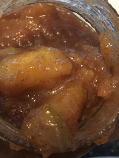 A picture of Applesauce with cinnamon.