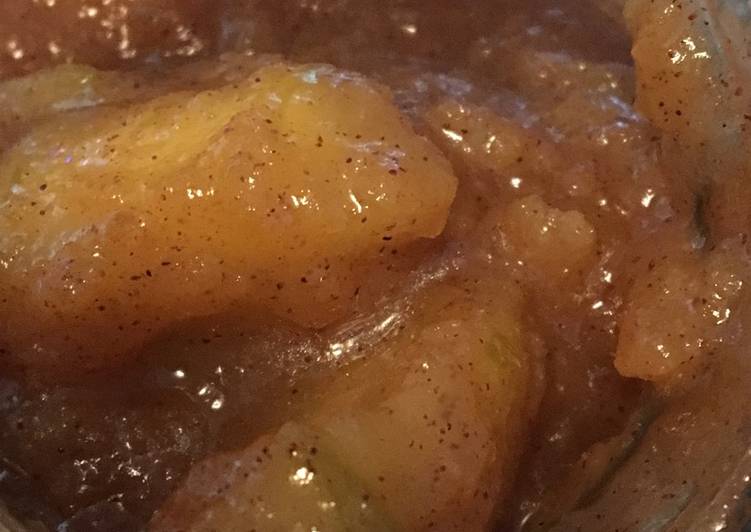 Step-by-Step Guide to Make Speedy Applesauce with cinnamon