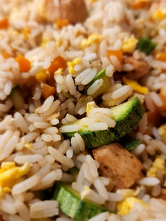 Una foto de Yakimeshi (arroz frito estilo japonés) versión hiposódica