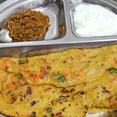 A picture of Vegetable and oats pancake.