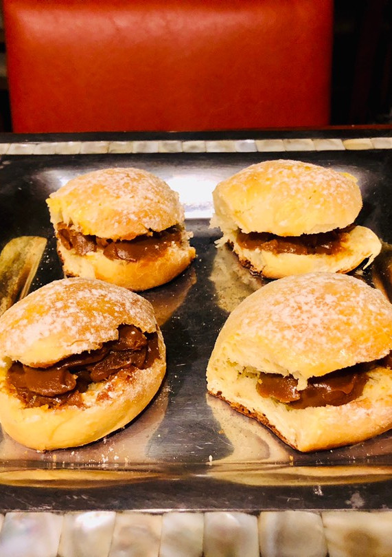 Una foto de Miguelitos rellenos con dulce de leche