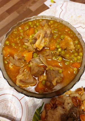 A picture of Green peas with meat.