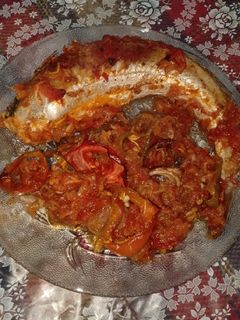 صورة لوصفة سمك 🐟 بصلصة الطماطم 🍅