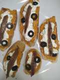 Crostoni con crema di peperoni e burrata