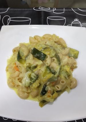 Una foto de Wok de Zapallitos, acompañado por pasta👌🏻