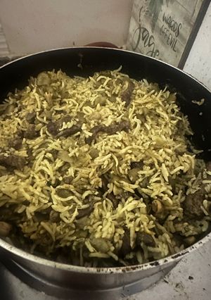 صورة لوصفة أرز بسمتي مع لحم وفول أخضر