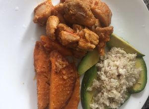 Una foto de Ricos camotes o batatas dulces guisadas con pollo 😎