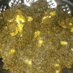 A picture of Spinach & cheese (Palak paneer).