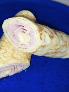 Una foto de Crepes de jamón y queso