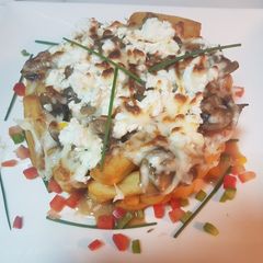 A picture of Potato poutine.