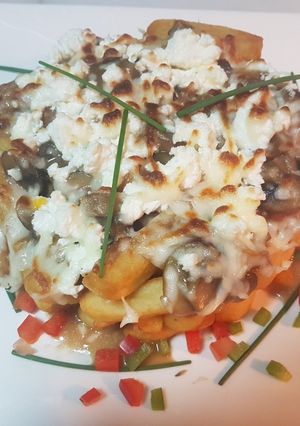 A picture of Potato poutine.