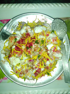 उड़द दाल के दही बड़े (Urad Dal ke Dahi bade recipe in hindi) रेसिपी मुख्य फोटो
